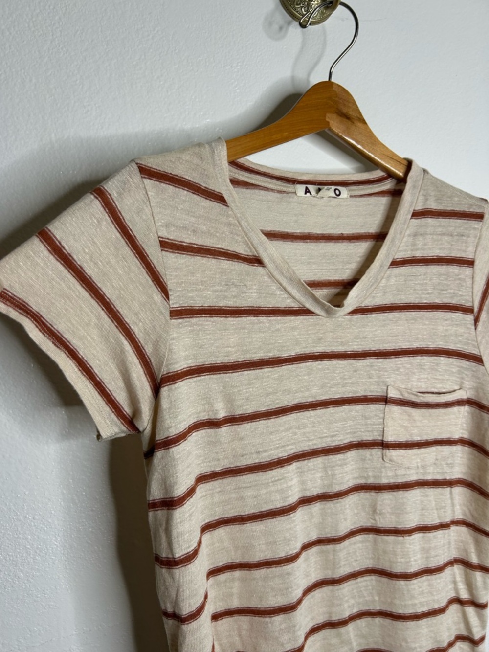 AMO Neutral Striped Lightweight V - Neck T - Shirt Size Small - Picture 6 of 15